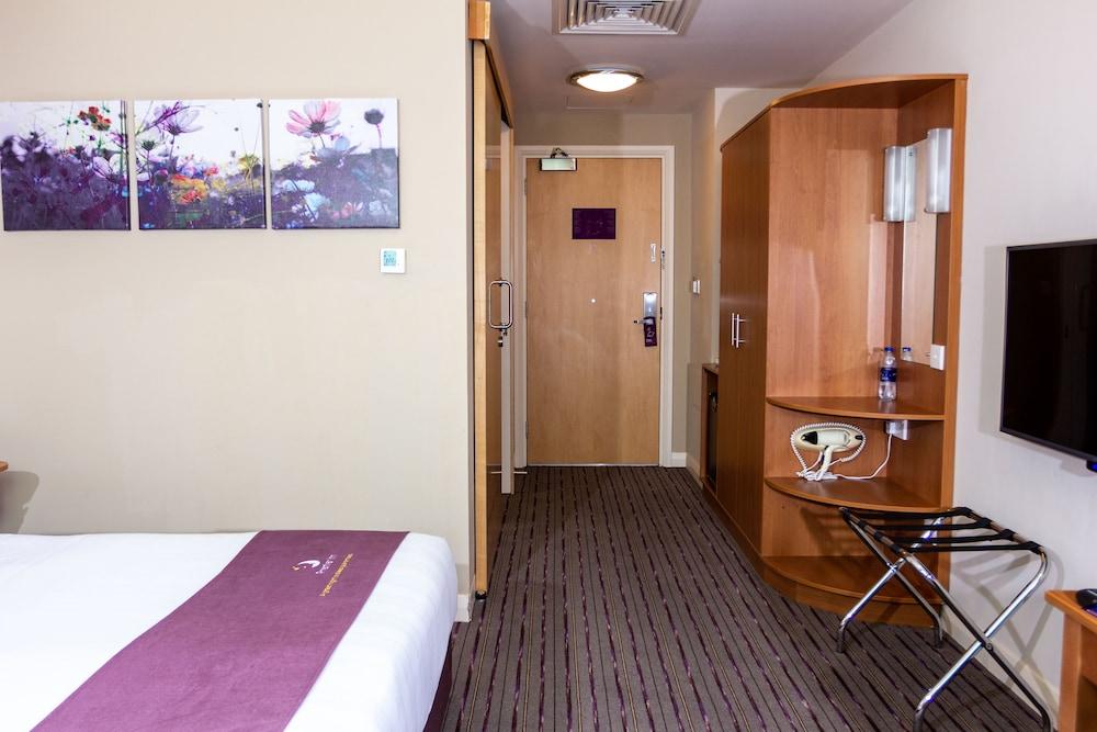 Premier Inn Abu Dhabi Capital Centre Exterior photo